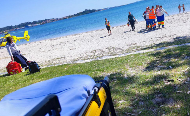 Evacuada en helicóptero ao Clínico unha muller de idade avanzada á cal rescataron da auga nunha praia de Boiro