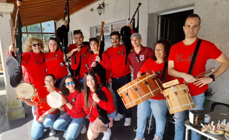 O Día das Letras Galegas viviu sendas festas rachadas en Taragoña e Leiro, en Rianxo