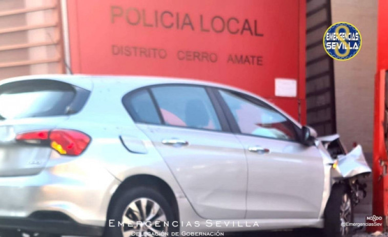 Detenido un conductor ebrio y drogado tras empotrar el coche contra una comisaría de Policía