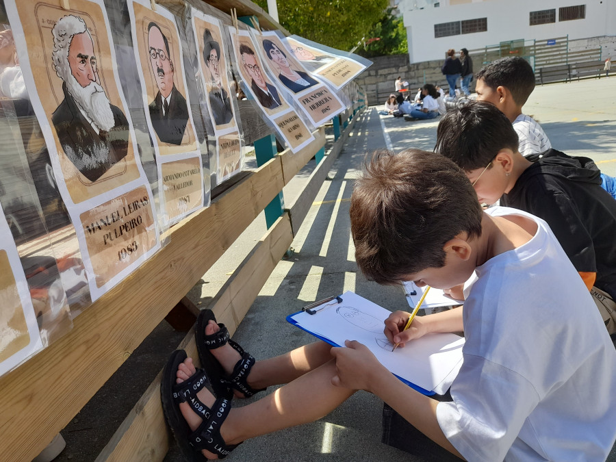 De romería y talleres en el colegio O Grupo de Ribeira para celebrar los 60 años de Letras Galegas