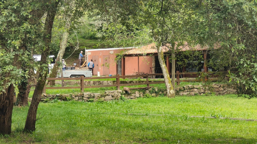 Meis anuncia el inicio de las obras de rehabilitación del bar de la Ruta da Pedra e da Auga en San Martiño