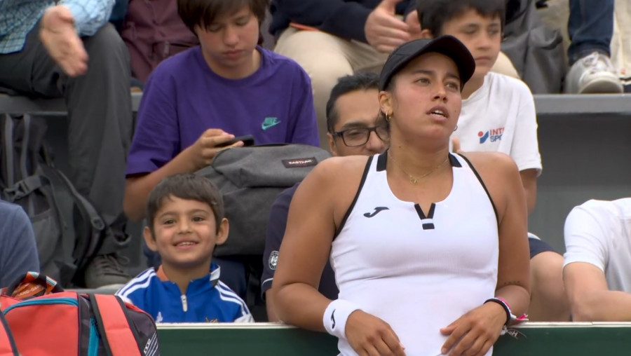 Jéssica Bouzas pierde en tres sets en su estreno en Roland Garros