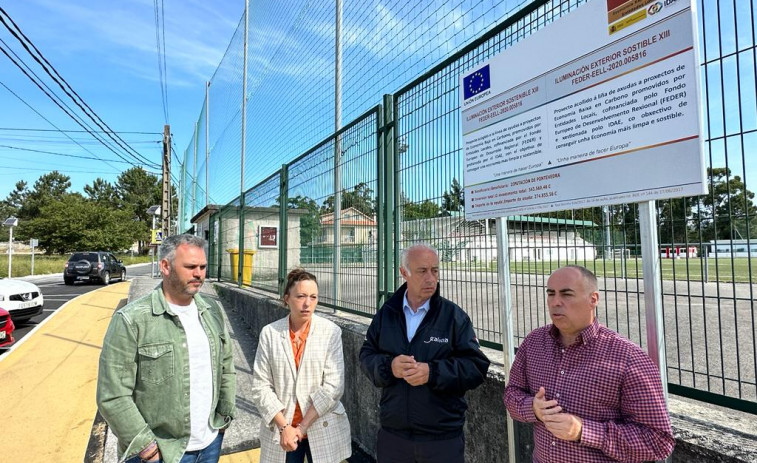 El Concello aborda el cambio a luces led del alumbrado de los campos de fútbol de Pontearnelas, Corón y Vilanova