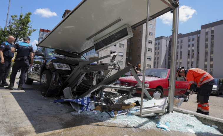 Tres personas atropelladas en Vigo por un coche que se fue contra una marquesina