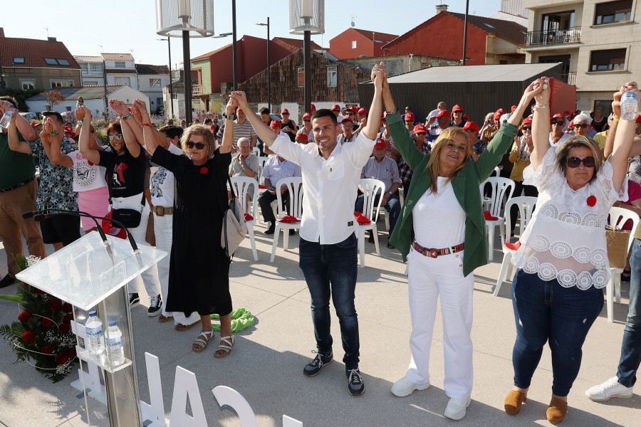 Arosa cierra su campaña en A Illa reafirmando que el próximo mandato será el del pabellón, centro de día y vivienda pública