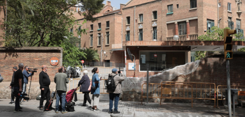 Un muerto y una herida tras chocar un camión contra un muro del Hospital de Sant Pau