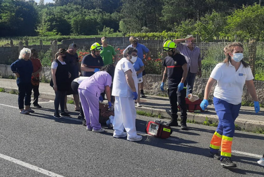 Ingresado en la UCI Pediátrica del Clínico el niño de 6 años herido grave en un atropello en Bretal, en Ribeira