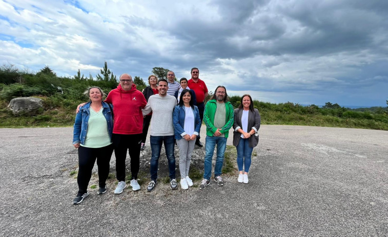 Arosa reúne a la candidatura socialista en Testos para perfilar el proyecto del pabellón deportivo