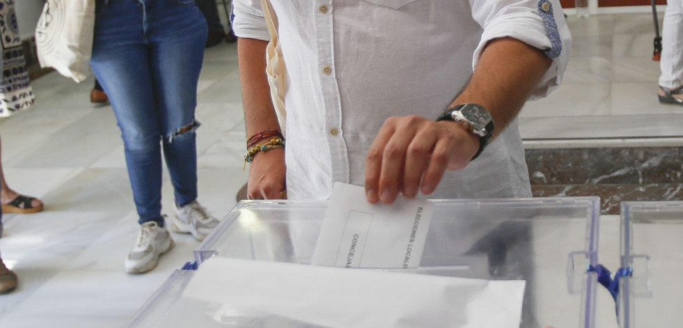 Un total de 173.161 arousanos eligen hoy a sus alcaldes en los 20 concellos de la Ría
