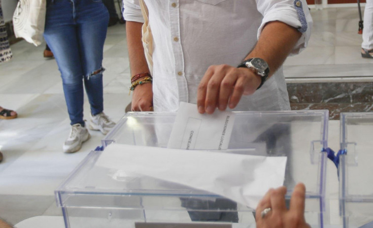 Un total de 173.161 arousanos eligen hoy a sus alcaldes en los 20 concellos de la Ría