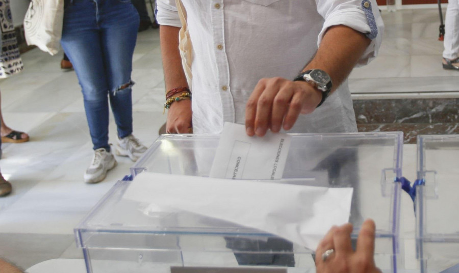 Un total de 173.161 arousanos eligen hoy a sus alcaldes en los 20 concellos de la Ría