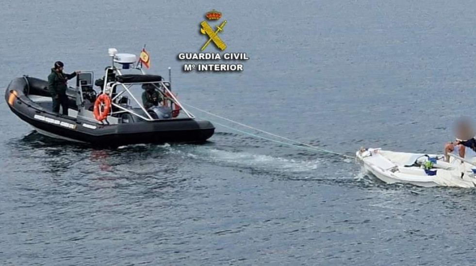 Rescatan a una persona que se cayó al mar al volcar su embarcación en la Ría de Arousa