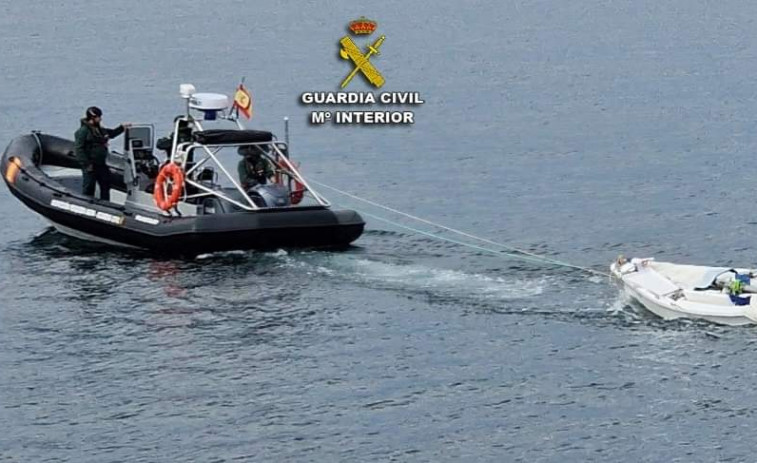 Rescatan a una persona que se cayó al mar al volcar su embarcación en la Ría de Arousa