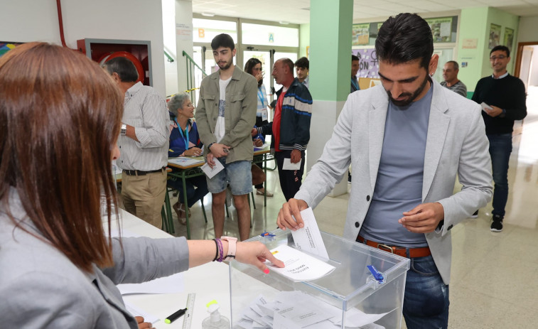Matías Cañón gana las elecciones en A Illa