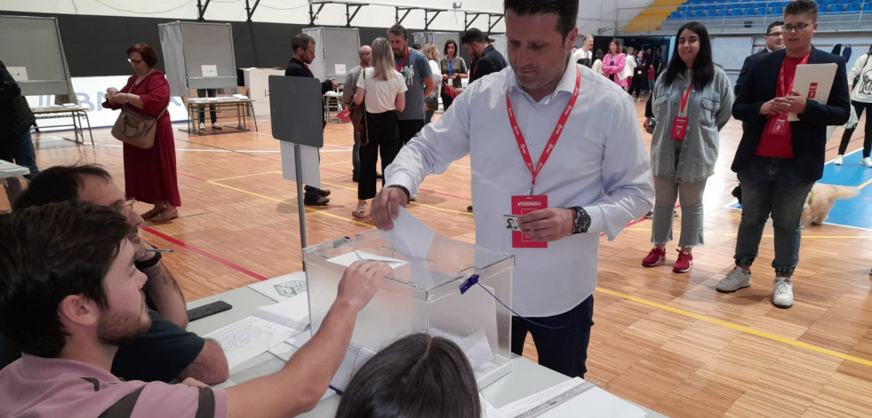 Martiño logra la mayoría absoluta para gobernar después de aumentar en 1.926 su cifra de votos
