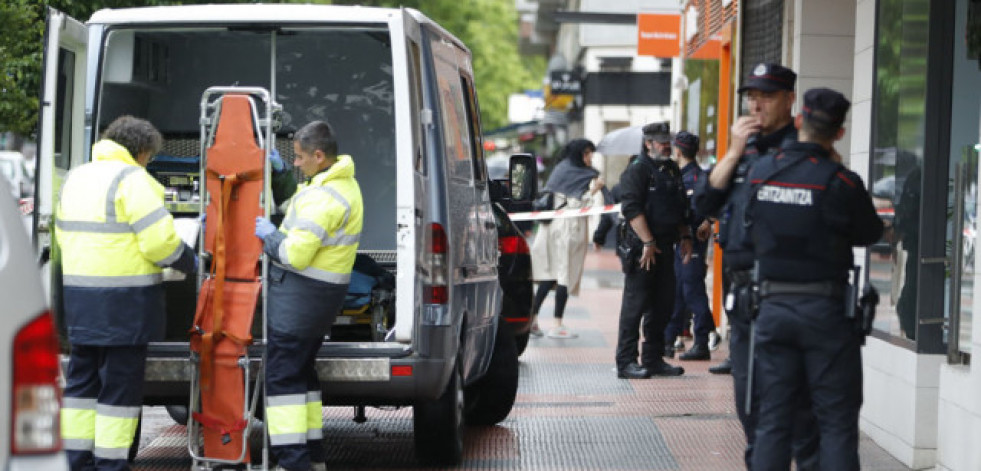 Buscan a la expareja de la mujer embarazada hallada muerta en Vitoria junto a su niña