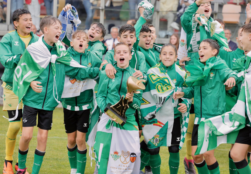 Un gran Betis se corona en el Arousa Fútbol 7