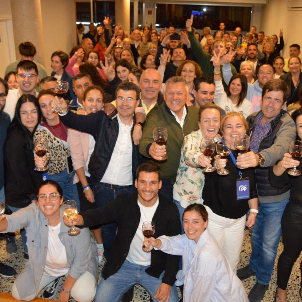 Telmo Martín revalida la mayoría absoluta en Sanxenxo y PSOE y BNG suman un nuevo concejal