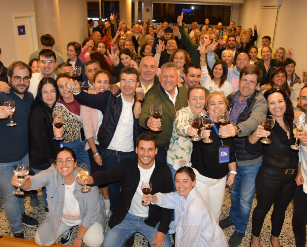 Telmo Martín celebración elecciones pp sanxenxo