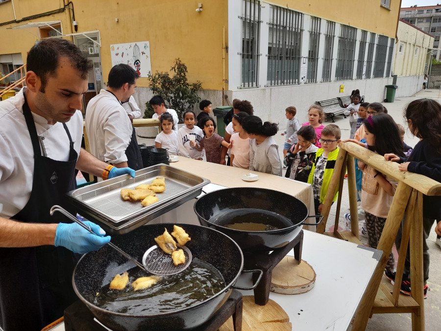 El lirio de Ribeira se convirtió en protagonista de una jornada para potenciar su consumo en O Grupo