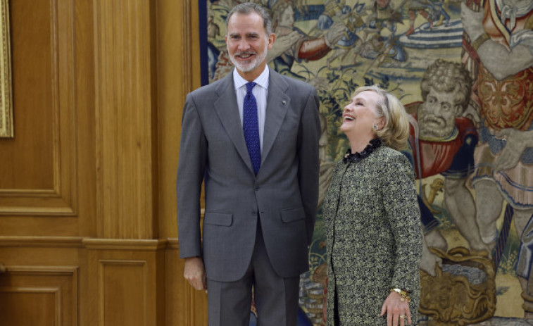 Felipe VI se reúne con Hillary Clinton en la Zarzuela