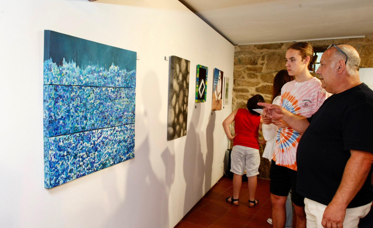 El IES Asorey de Cambados inaugura una nueva exposición de Artasorey en Torrado