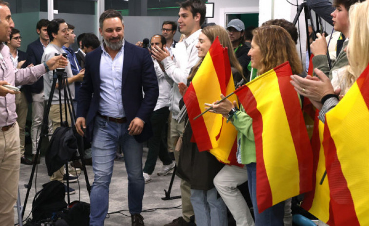 Abascal desconfía de los sondeos y defiende que Vox va a tener representación en el Parlamento Vasco