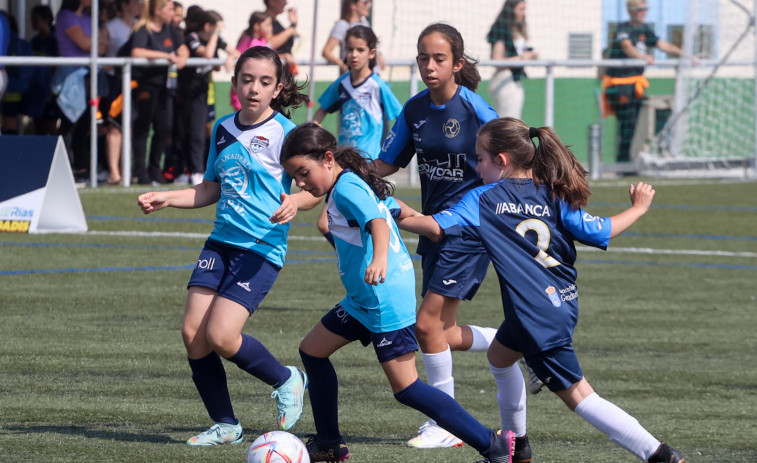 Las promesas del fútbol femenino se conviven en Cambados