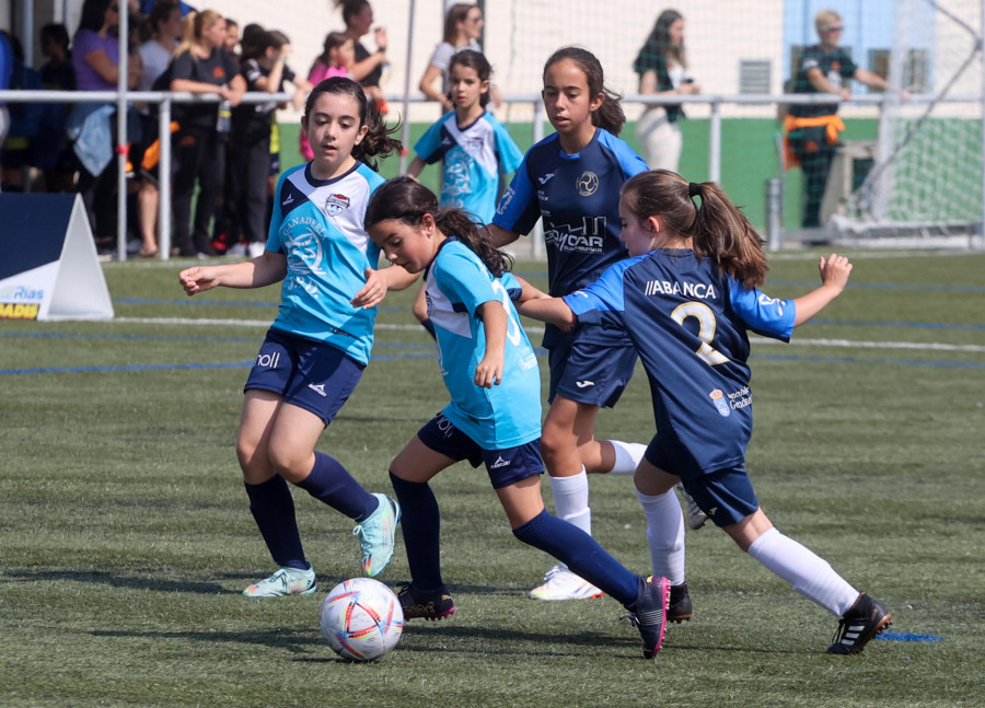 Las promesas del fútbol femenino se conviven en Cambados