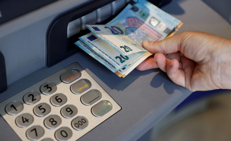 Los residentes en Madrid, Cataluña y Andalucía acumulan más de la mitad de los depósitos bancarios de España