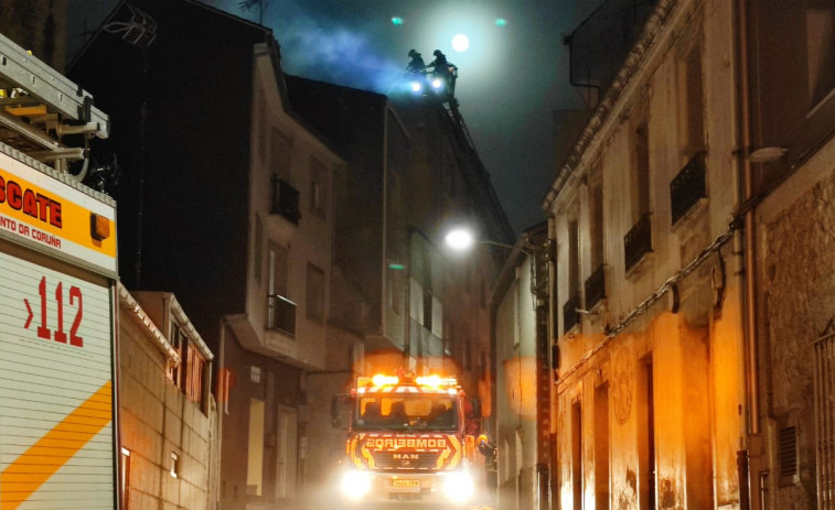 Ribeira tramita la demolición urgente como ruina de la narcocasa incendiada