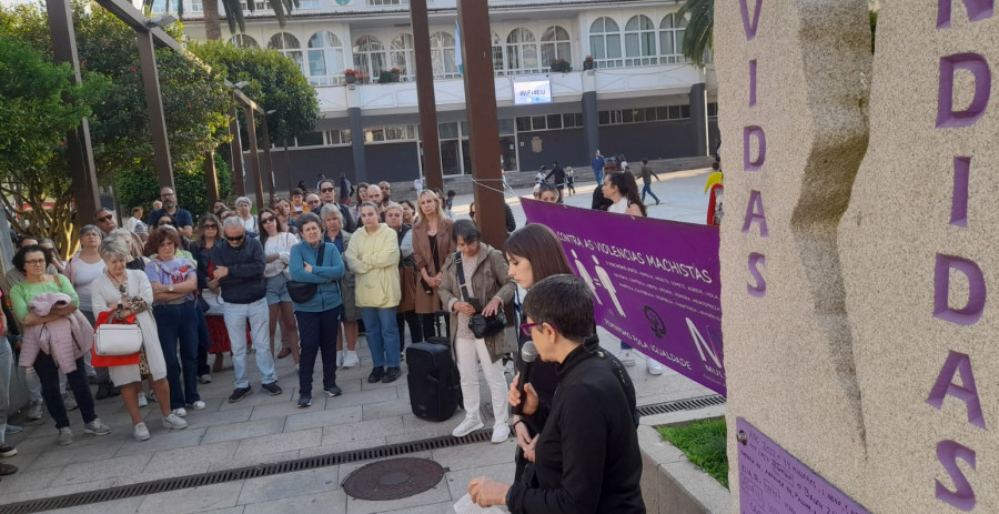 Condena de Ribeira al último crimen machista de una mujer en Oia