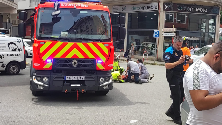 Herido un motorista de reparto tras ser arrollado en Vilagarcía