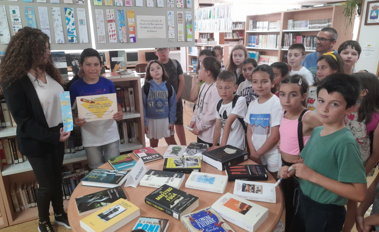 Martín Sampedro Cambeiro, de Palmeira, gana el II Concurso de Marcapáxinas de la biblioteca de Ribeira