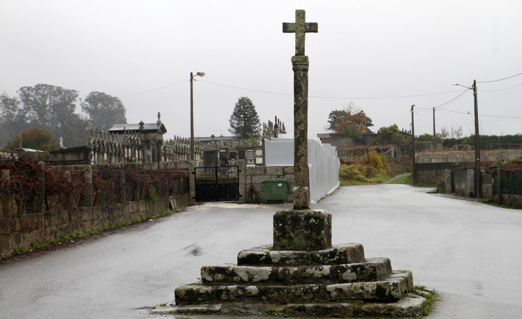 La ampliación del cementerio de Rubiáns, a un solo paso