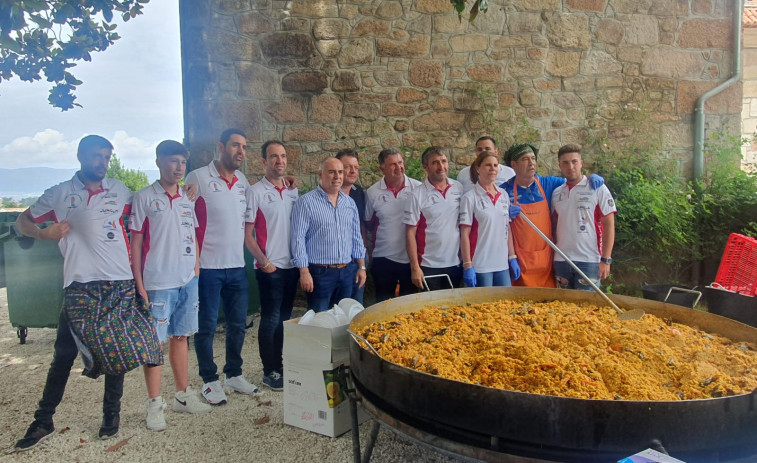 Vilanova reparte más de 300 raciones de paella para celebrar un San Pedro de Saradelo de nivel