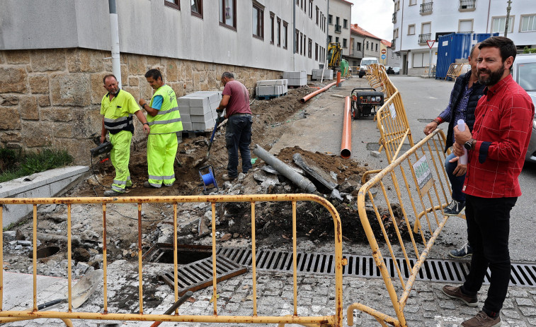 Cambados renueva las aceras y la recogida de pluviales en la calle San Francisco