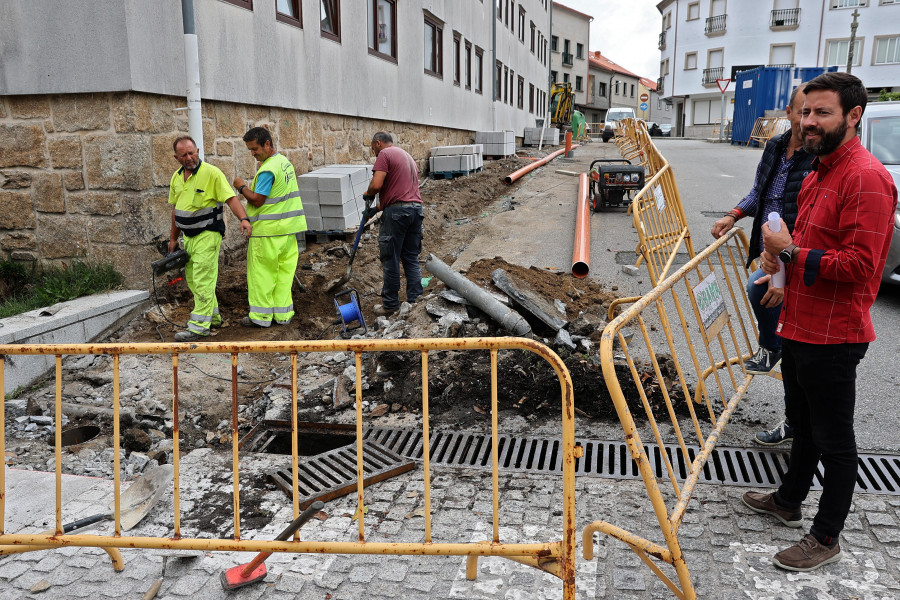 Cambados renueva las aceras y la recogida de pluviales en la calle San Francisco