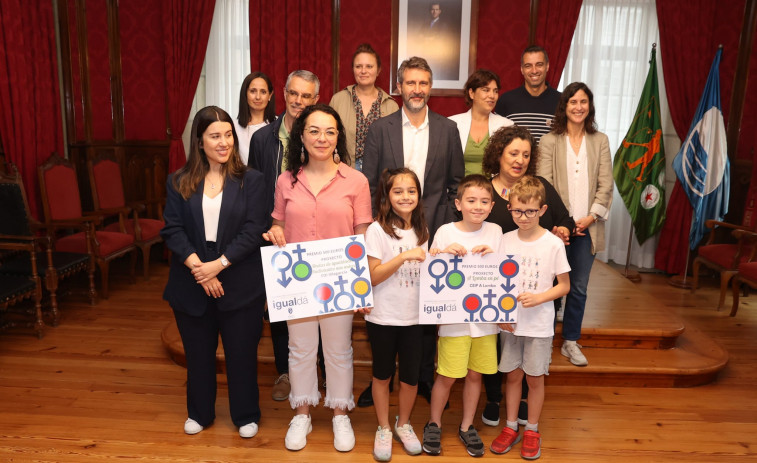 El Concello premia al colegio de A Lomba y a la Escola de Idiomas por sus iniciativas por la igualdad