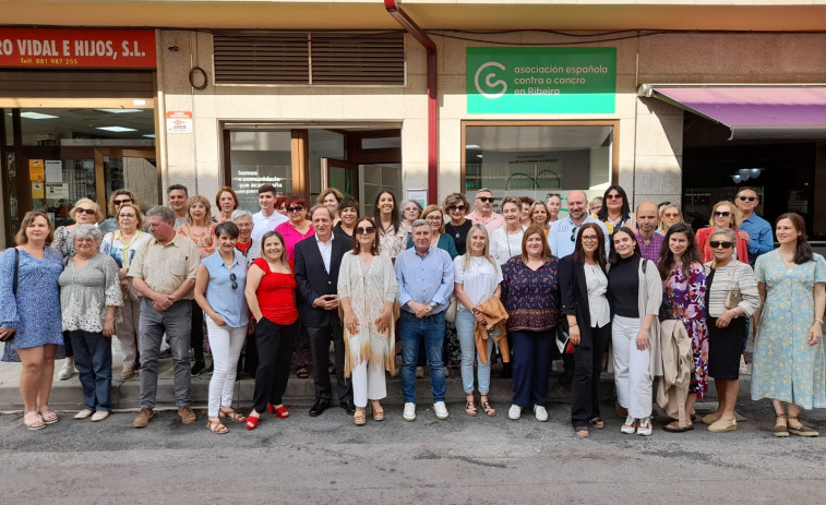 La Asociación Contra el Cáncer de Ribeira abre otra era con una nueva sede al cumplir sus bodas de plata