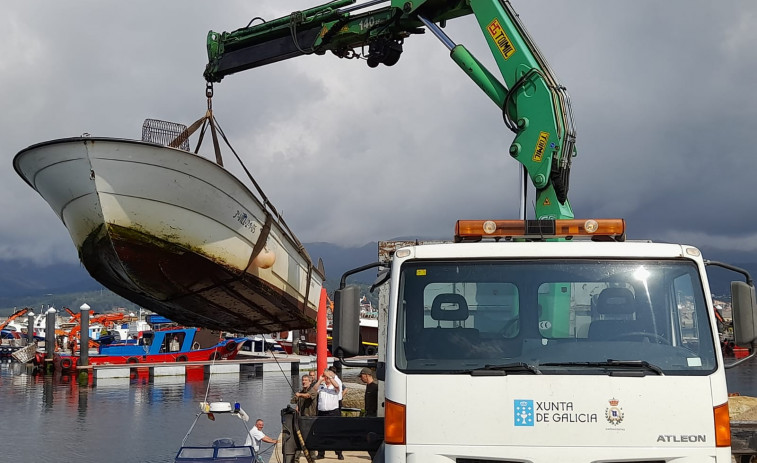 Mariscadores de a flote de Cabo de Cruz dicen sentirse “acosados” por parte de la Consellería do Mar