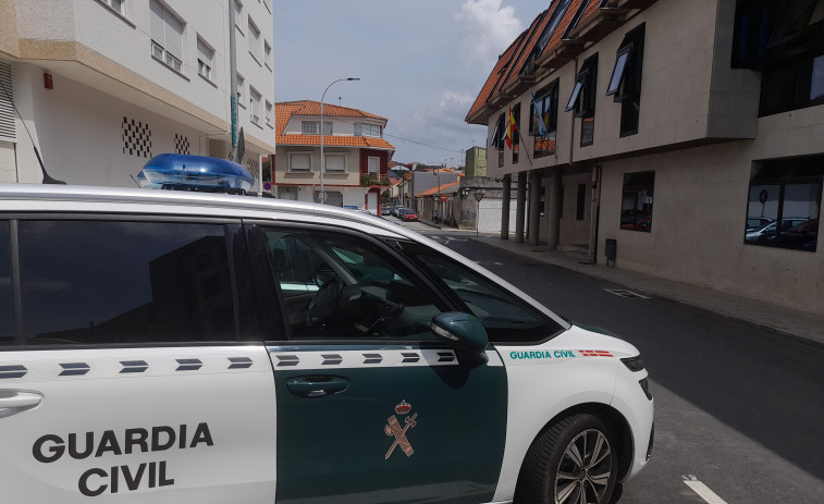 Detenido un hombre por tráfico de drogas en su vivienda y en locales de ocio en Boiro