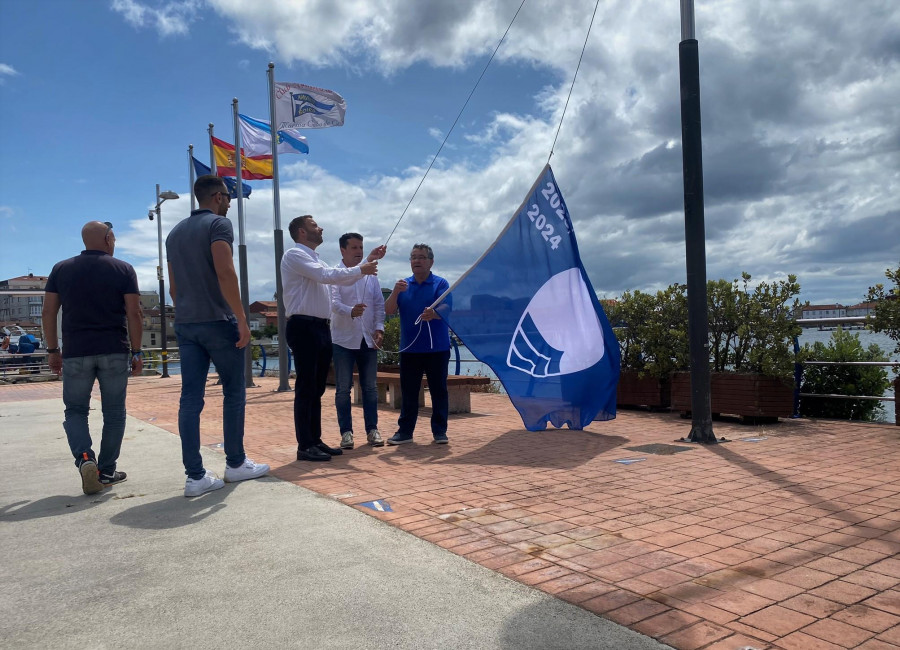 La Bandera Azul ondea un año más en el Náutico de Boiro como símbolo de la calidad del servicio
