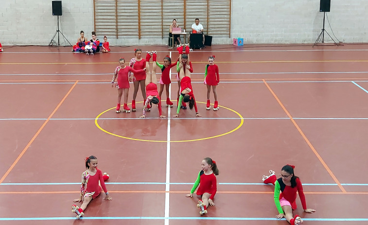 La Escola de Patinaxe de Valga clausura el curso con una gala de exhibición