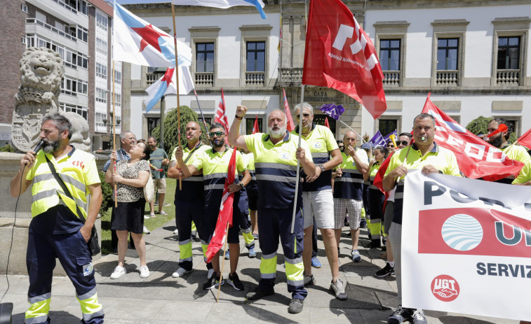 Las plantillas de Urbaser de Vilagarcía y Ribeira se movilizan por el convenio