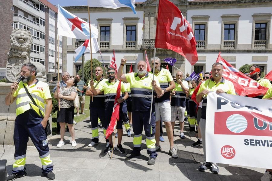 Las plantillas de Urbaser de Vilagarcía y Ribeira se movilizan por el convenio