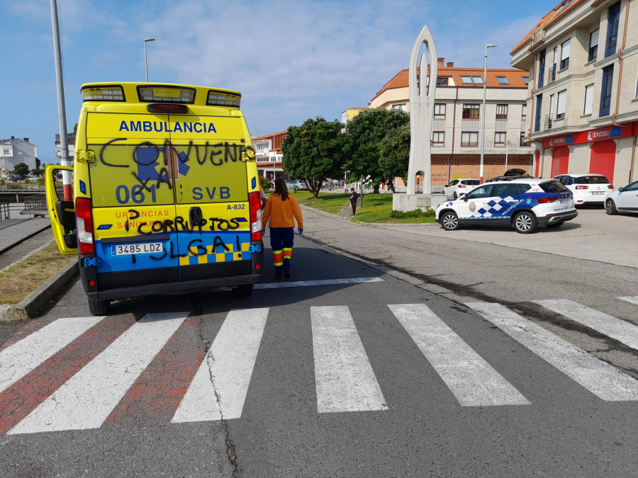 Herido en la cabeza un peatón sexagenario en un atropello en Aguiño