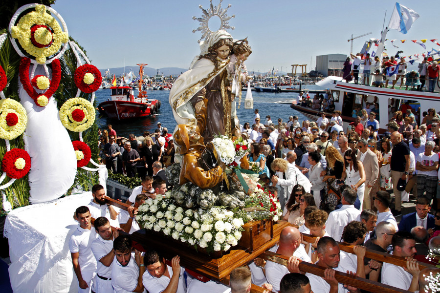 A Illa vivirá cuatro días de fiesta para honrar al Carmen con verbenas y procesión marítima