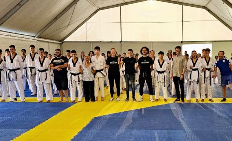 El alcalde de Ribeira recibe a los últimos 100 participantes en el campamento 