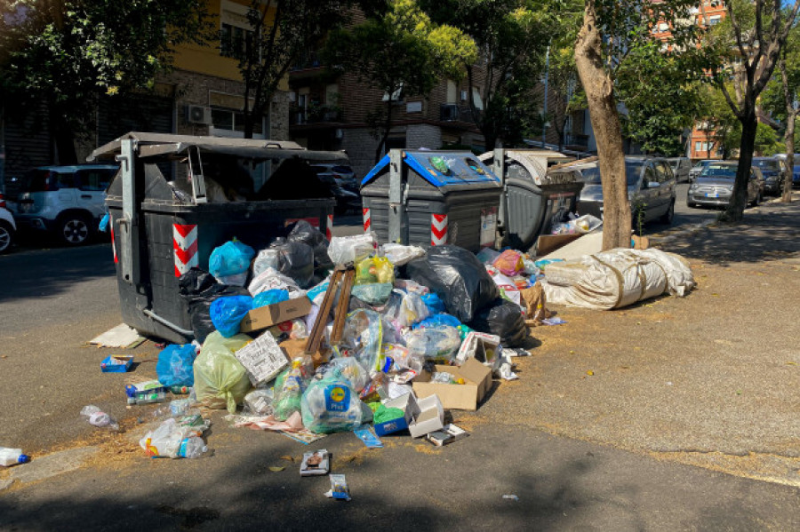 Roma vuelve a estar sumergida por toneladas de basura